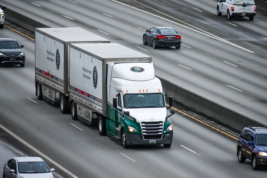 LTL shipments getting heavier at ODFL as freight demand slowly rises