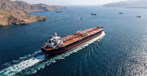 La marine de l'IRGC iranienne affirme que quatre pétroliers ont pris feu dans le détroit d'Ormuz