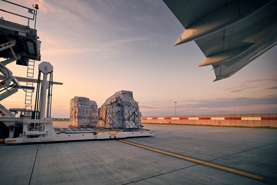 Transpacific air cargo demand outruns capacity